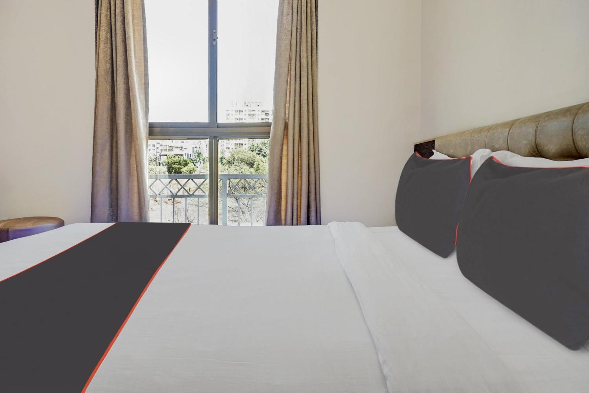 Отель Super Townhouse Poona Royal Pimpri-Chinchwad Экстерьер фото