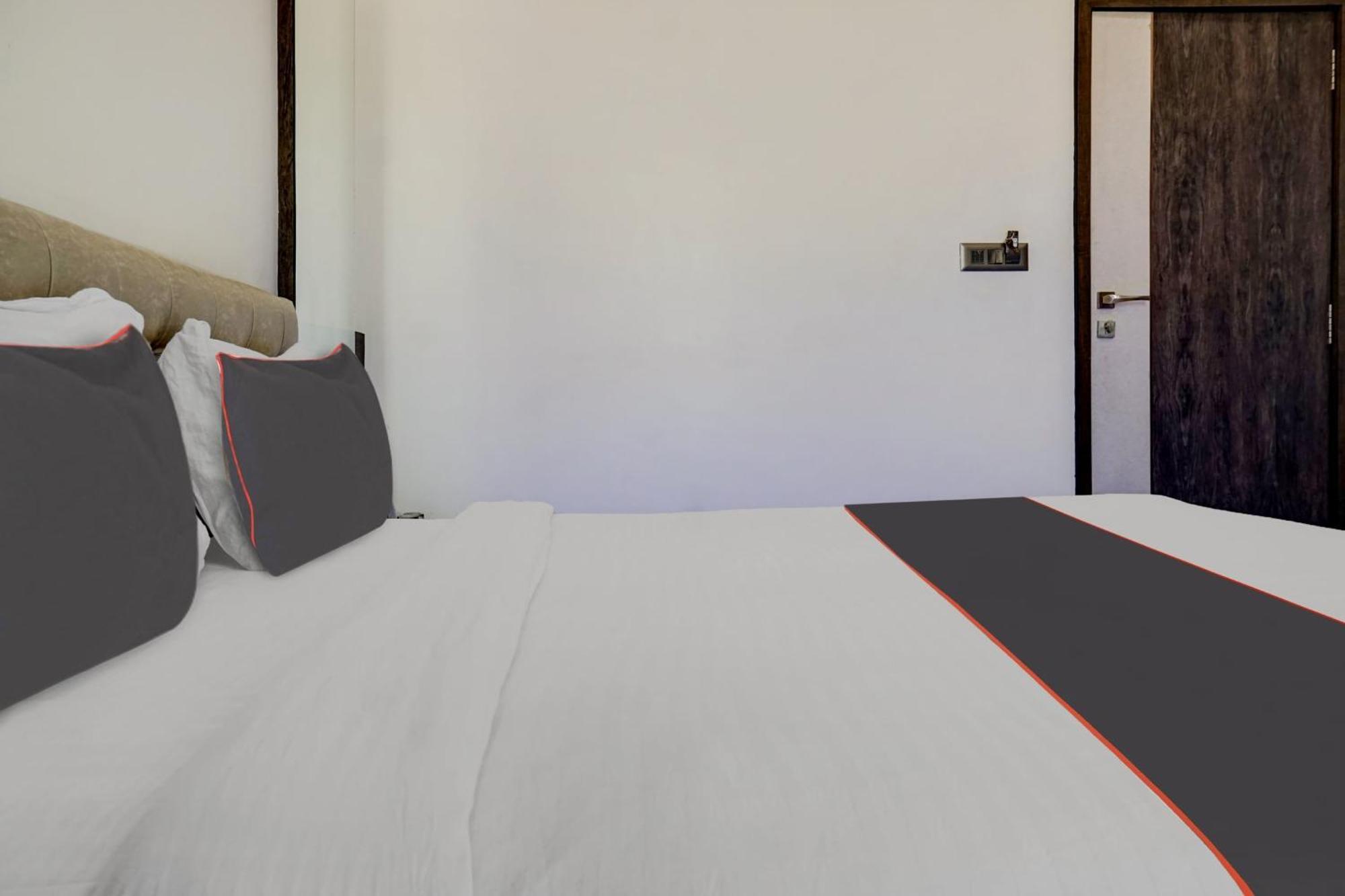 Отель Super Townhouse Poona Royal Pimpri-Chinchwad Экстерьер фото