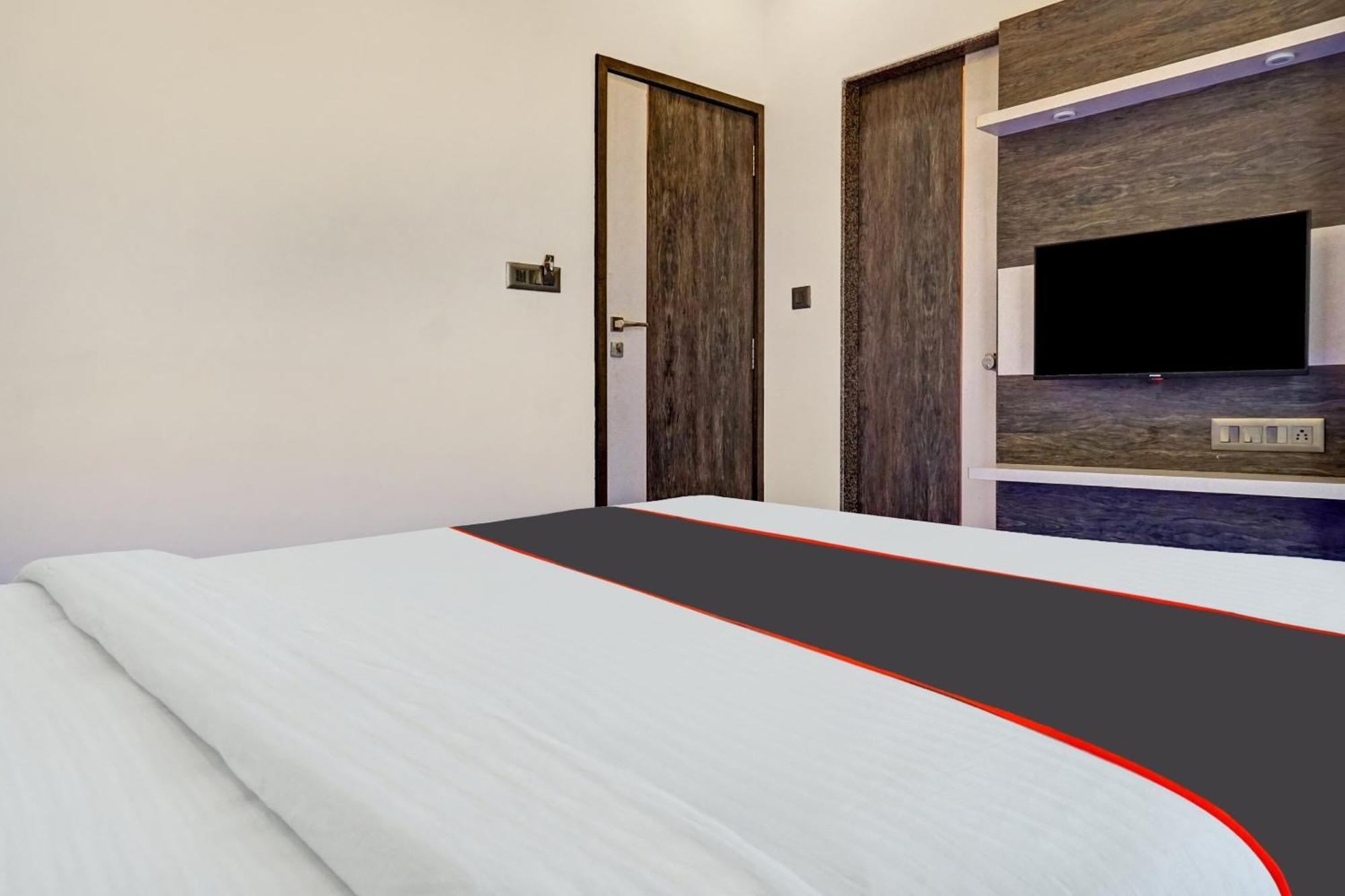 Отель Super Townhouse Poona Royal Pimpri-Chinchwad Экстерьер фото