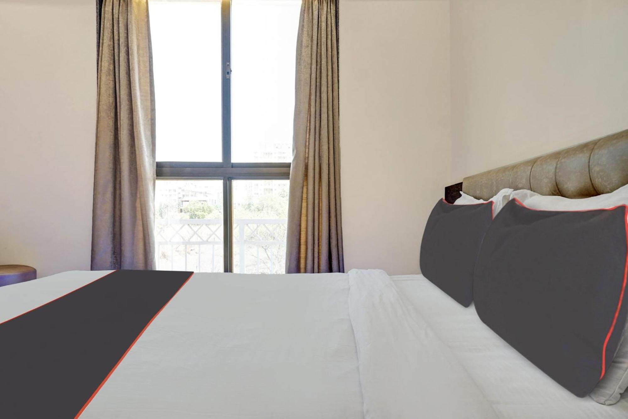 Отель Super Townhouse Poona Royal Pimpri-Chinchwad Экстерьер фото