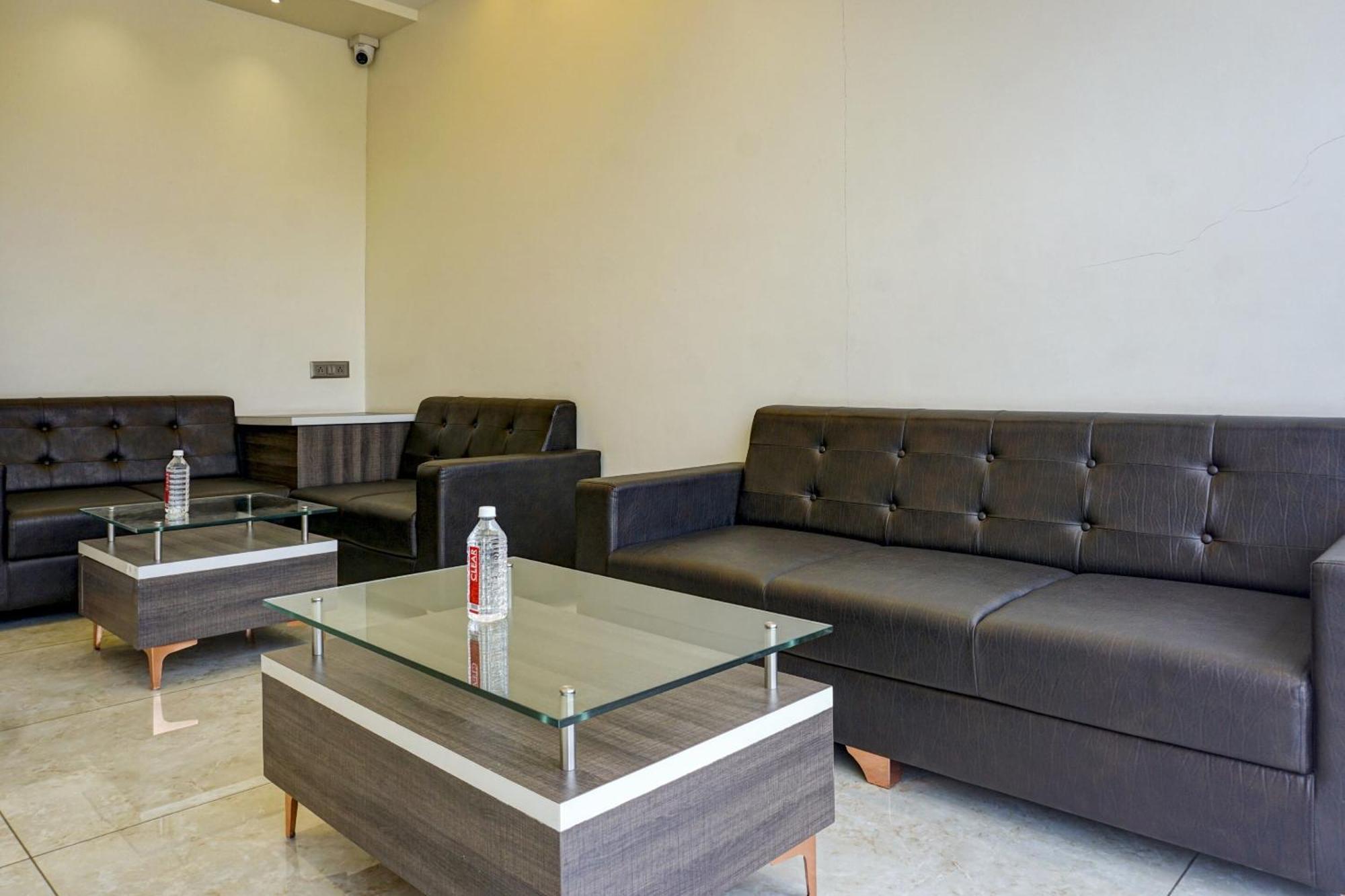 Отель Super Townhouse Poona Royal Pimpri-Chinchwad Экстерьер фото