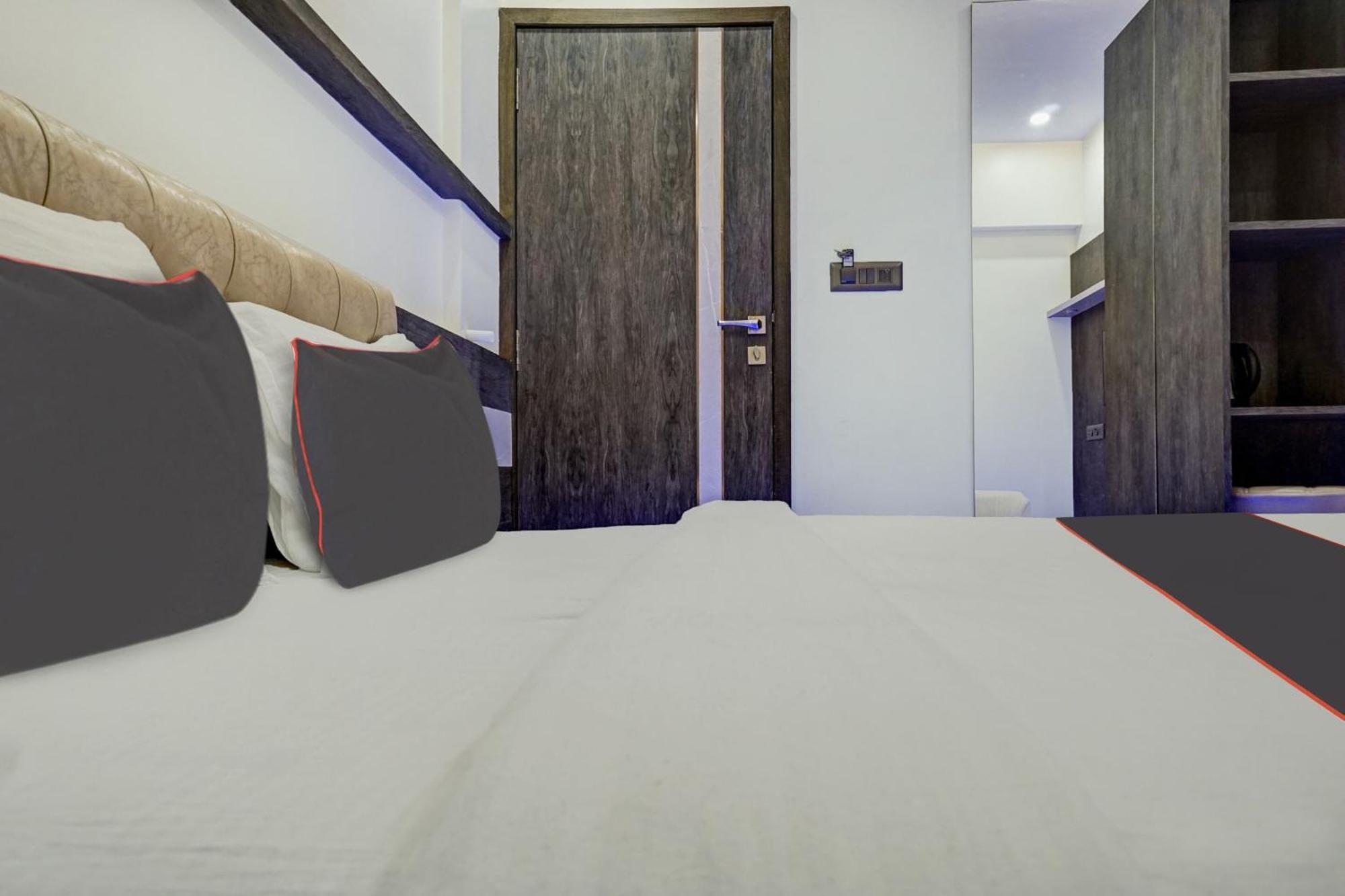 Отель Super Townhouse Poona Royal Pimpri-Chinchwad Экстерьер фото